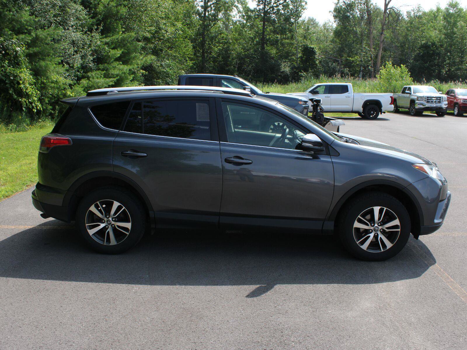 Used 2016 Toyota RAV4 XLE AWD/4WD image 4