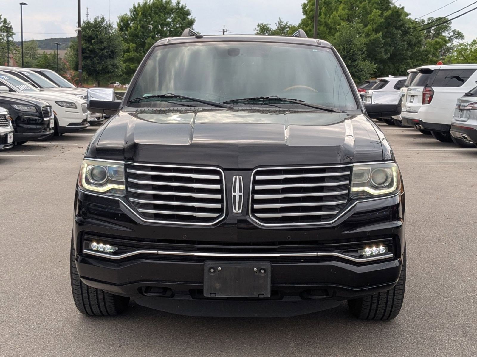 Used 2017 Lincoln Navigator L Select image 8