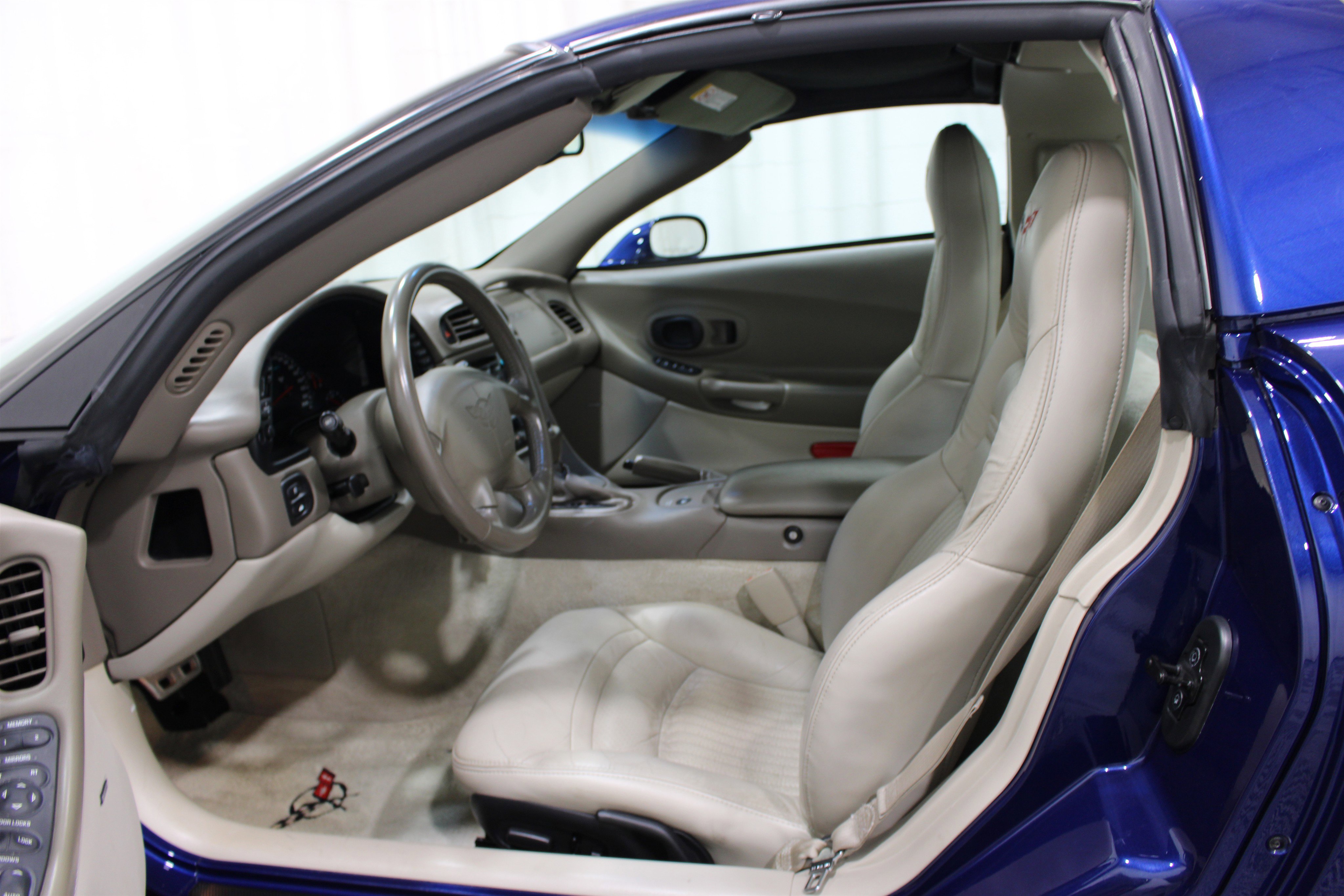 Used 2004 Chevrolet Corvette Coupe w/ Preferred Equipment Group RWD image 3
