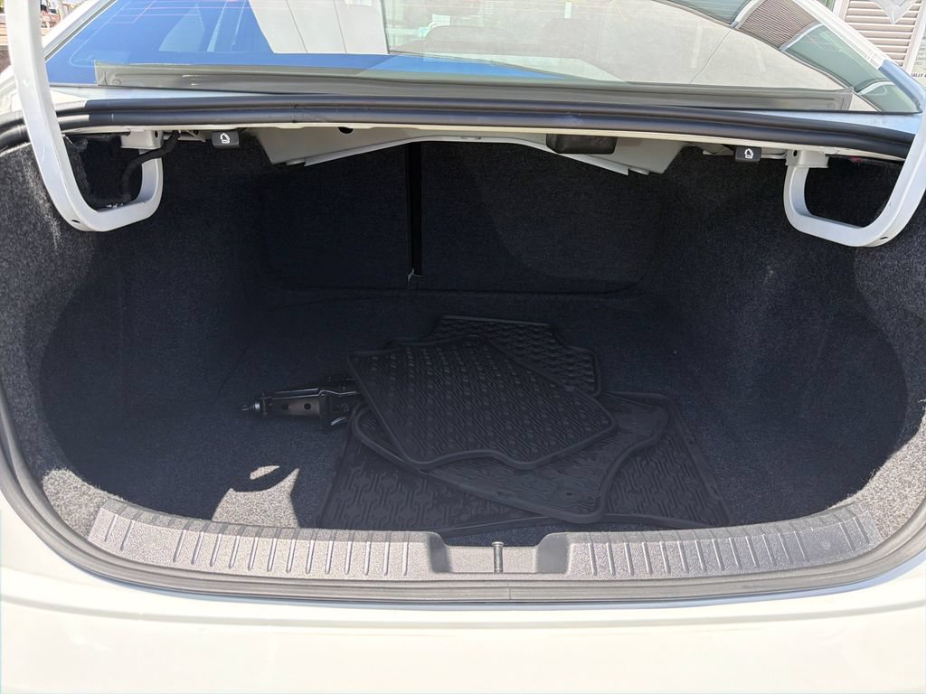 Used 2019 Volkswagen Jetta SE w/ Cold Weather Package FWD image 25