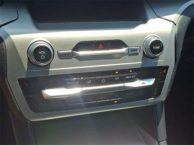 Used 2022 Ford Explorer XLT image 18