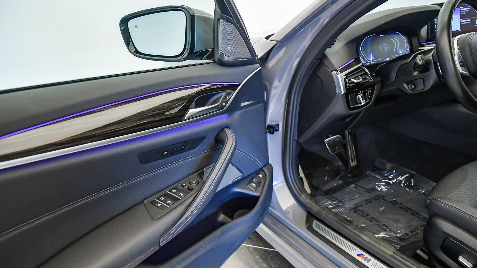 Certified 2022 BMW 530e w/ Premium Package image 24