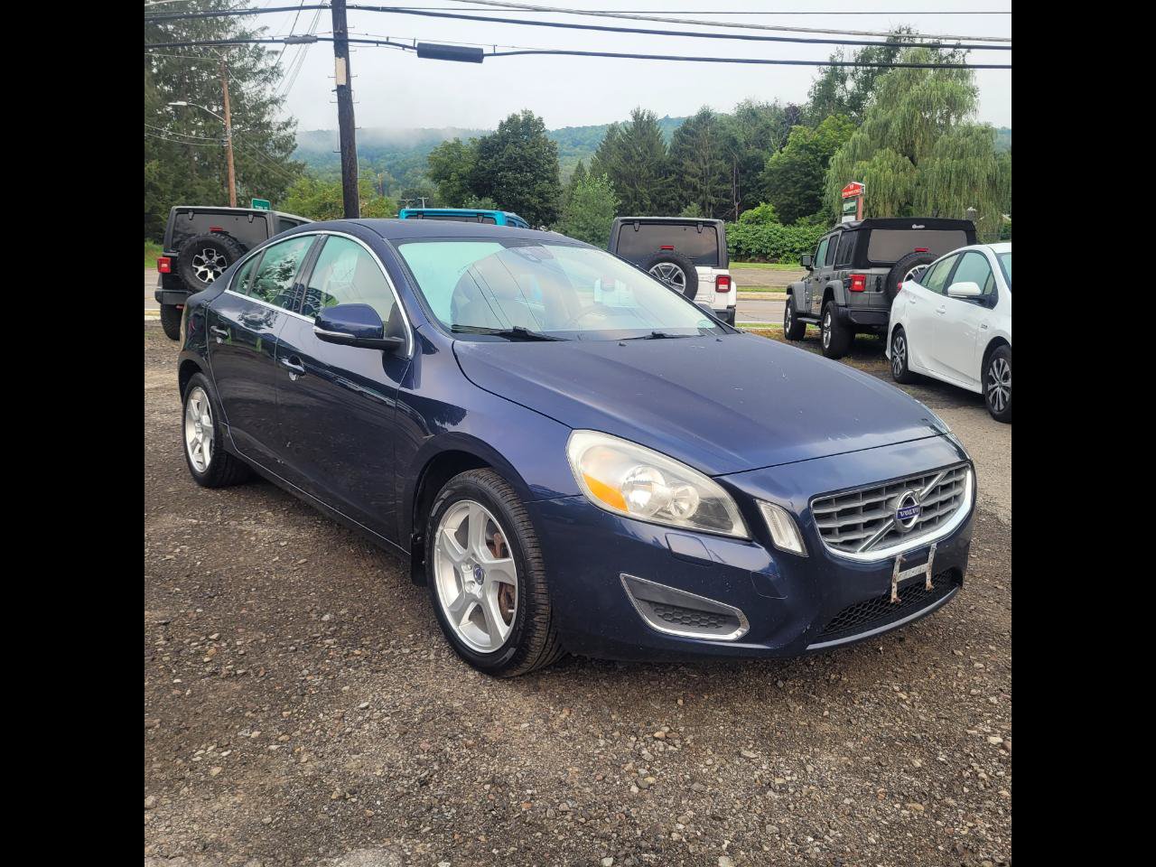 Used 2012 Volvo S60 T5 w/ Climate Pkg FWD image 2