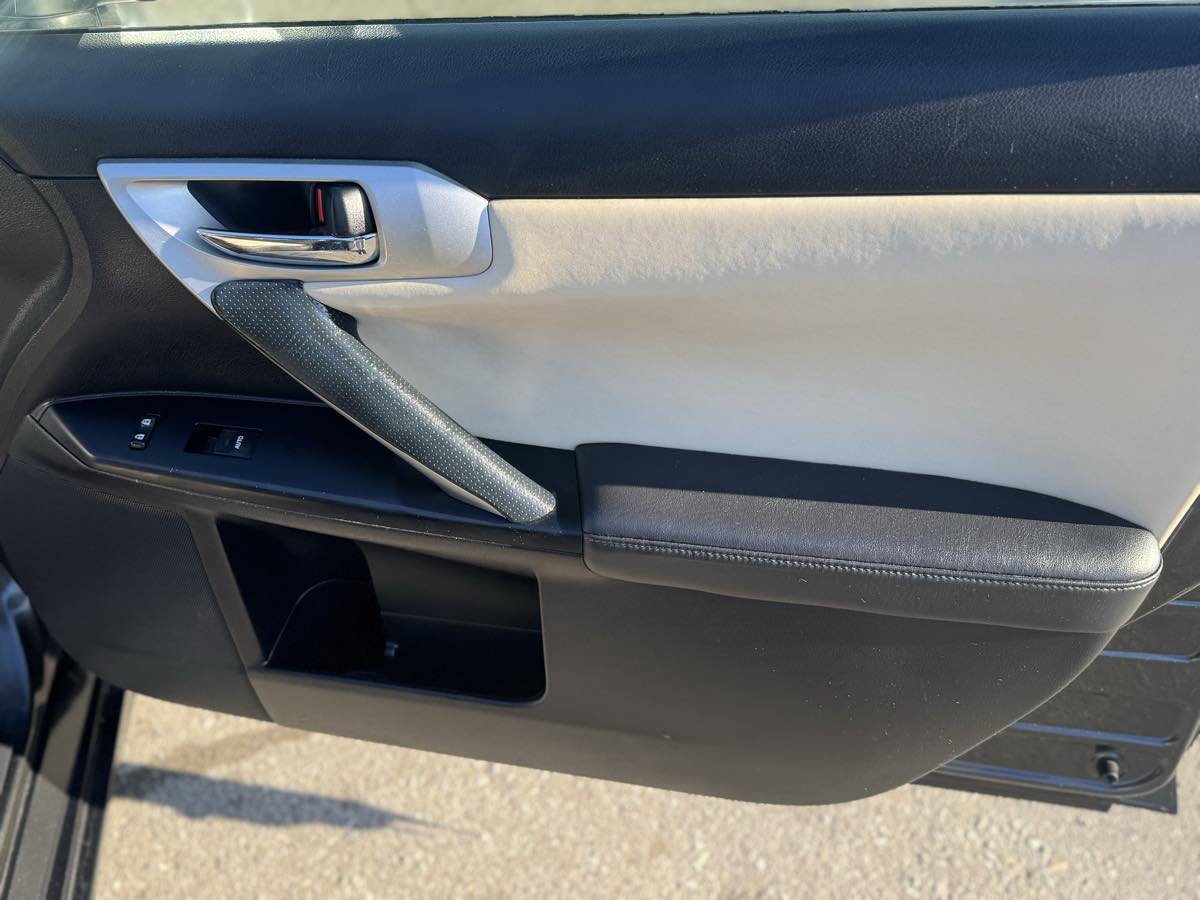 Used 2011 Lexus CT 200h image 13