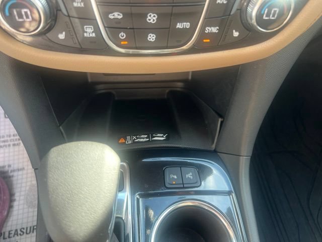Used 2024 Chevrolet Equinox Premier AWD/4WD image 22