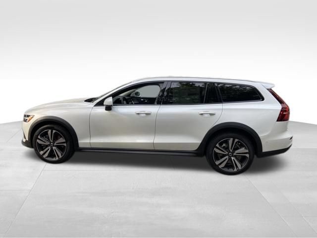 New 2026 Volvo V60 B5 Cross Country Plus w/ Climate Package AWD/4WD image 4