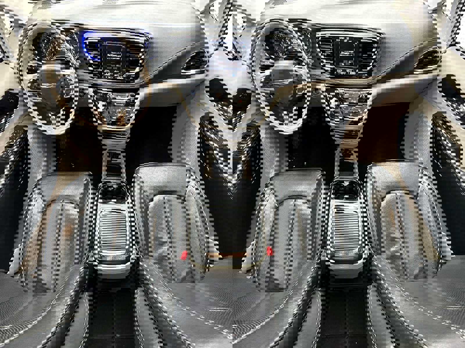 Used 2020 Chrysler Pacifica Limited image 20