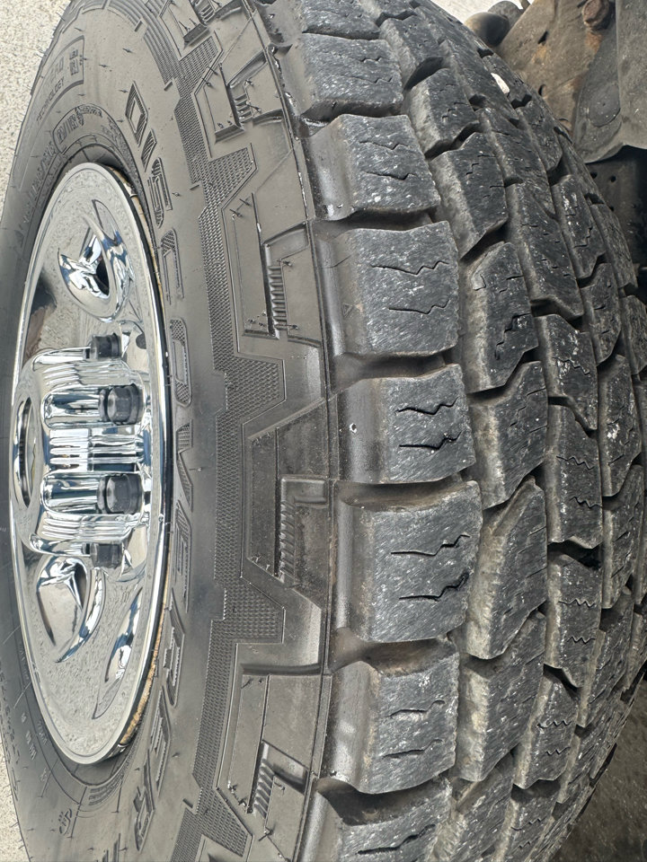 Used 2012 Chevrolet Express 2500 image 9