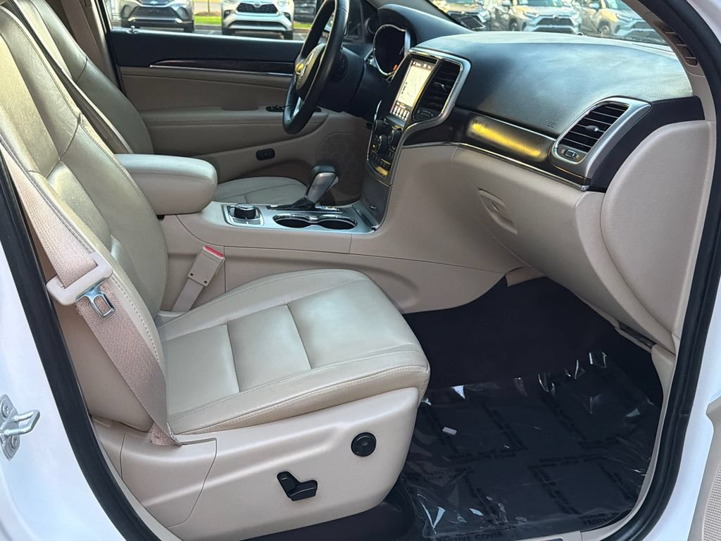 Used 2018 Jeep Grand Cherokee Limited AWD/4WD image 15