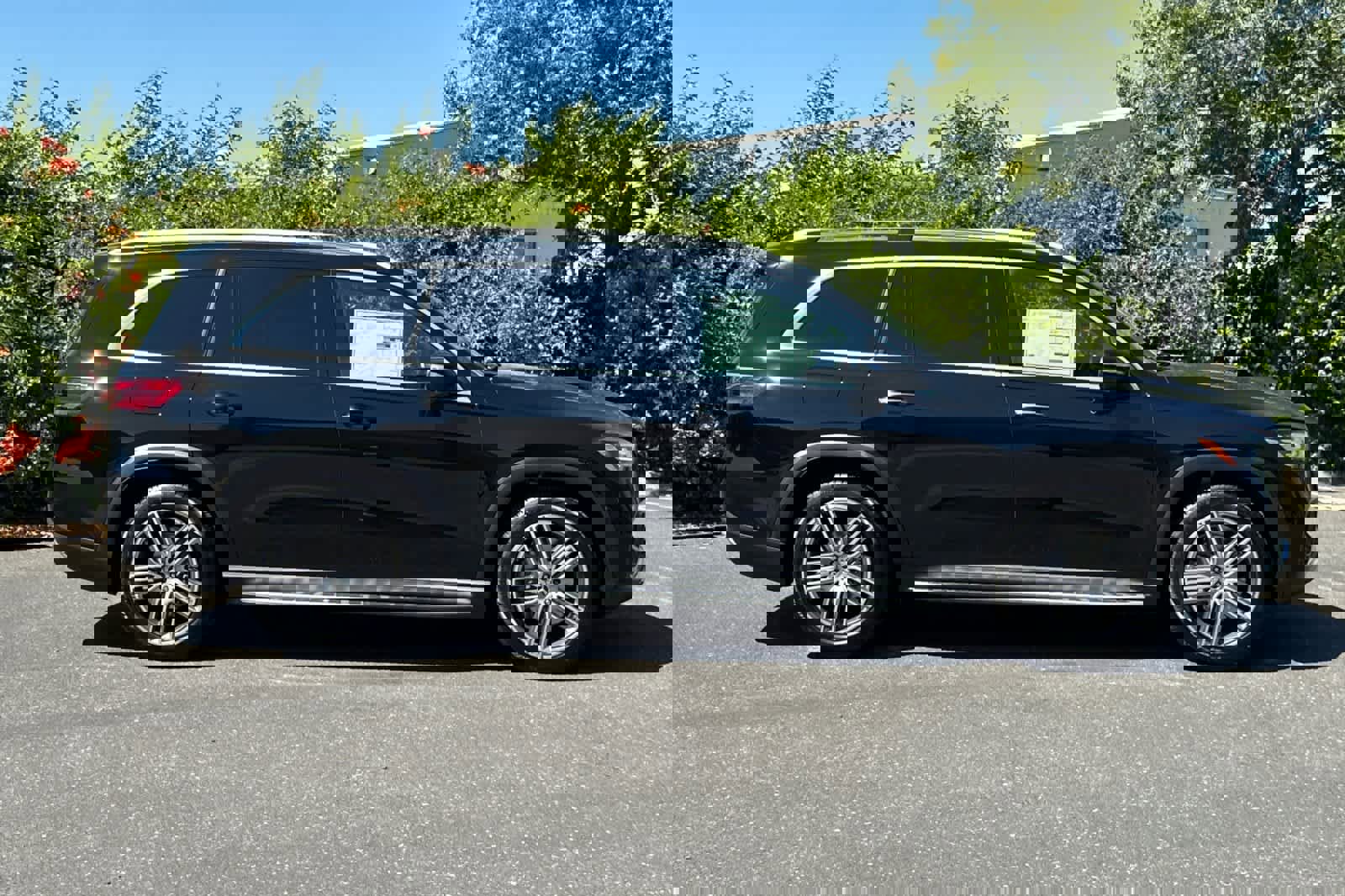 New 2025 Mercedes-Benz GLS 450 4MATIC image 2