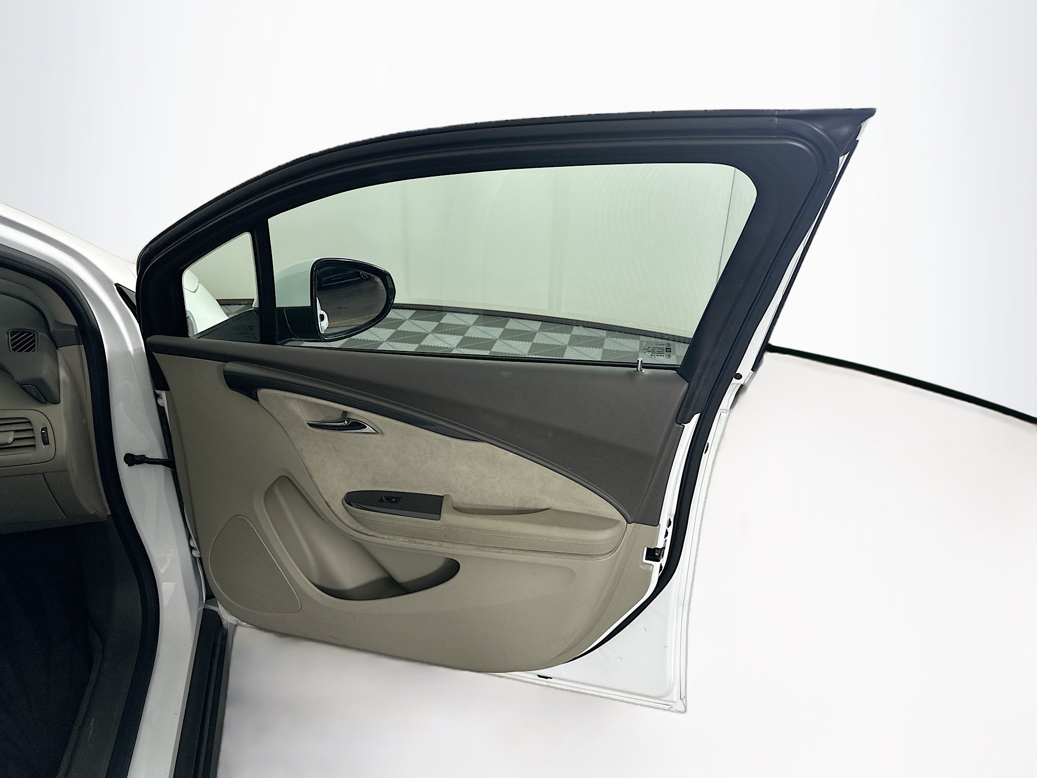 Used 2013 Chevrolet Volt Premium w/ Premium Trim Package FWD image 29