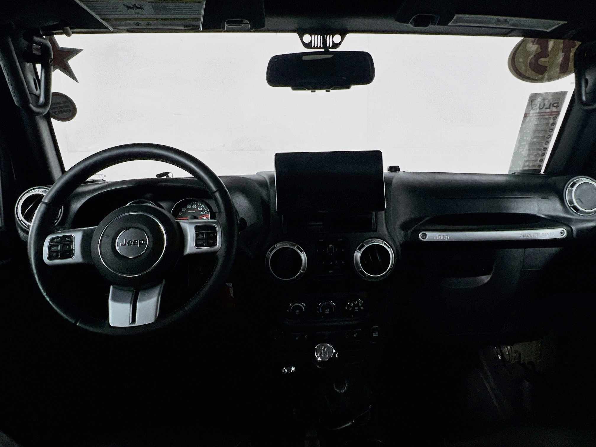 Used 2015 Jeep Wrangler Unlimited Rubicon AWD/4WD image 28