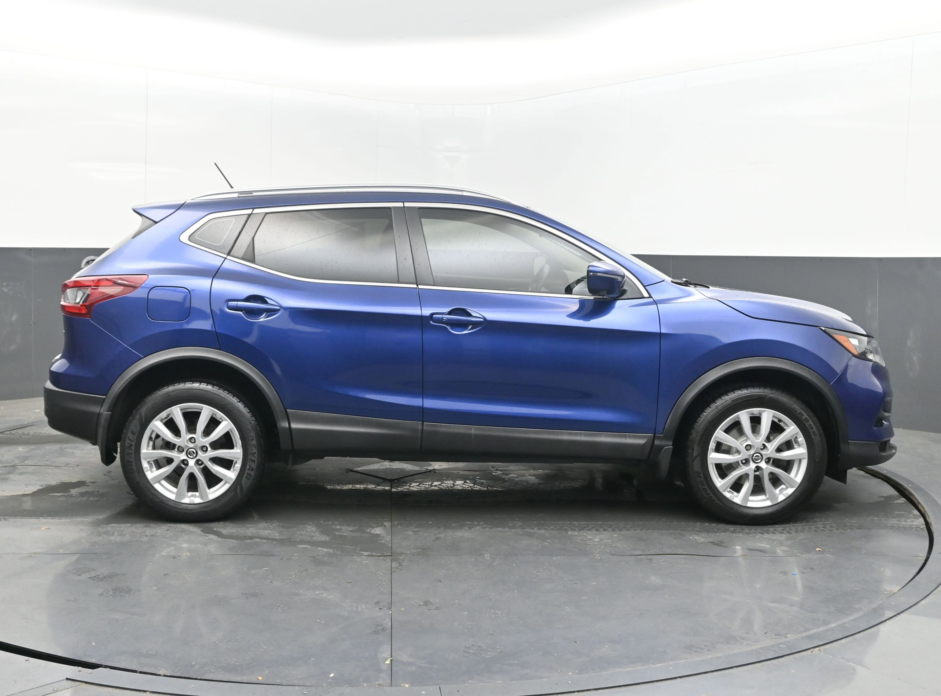 Used 2020 Nissan Rogue Sport SV FWD image 8