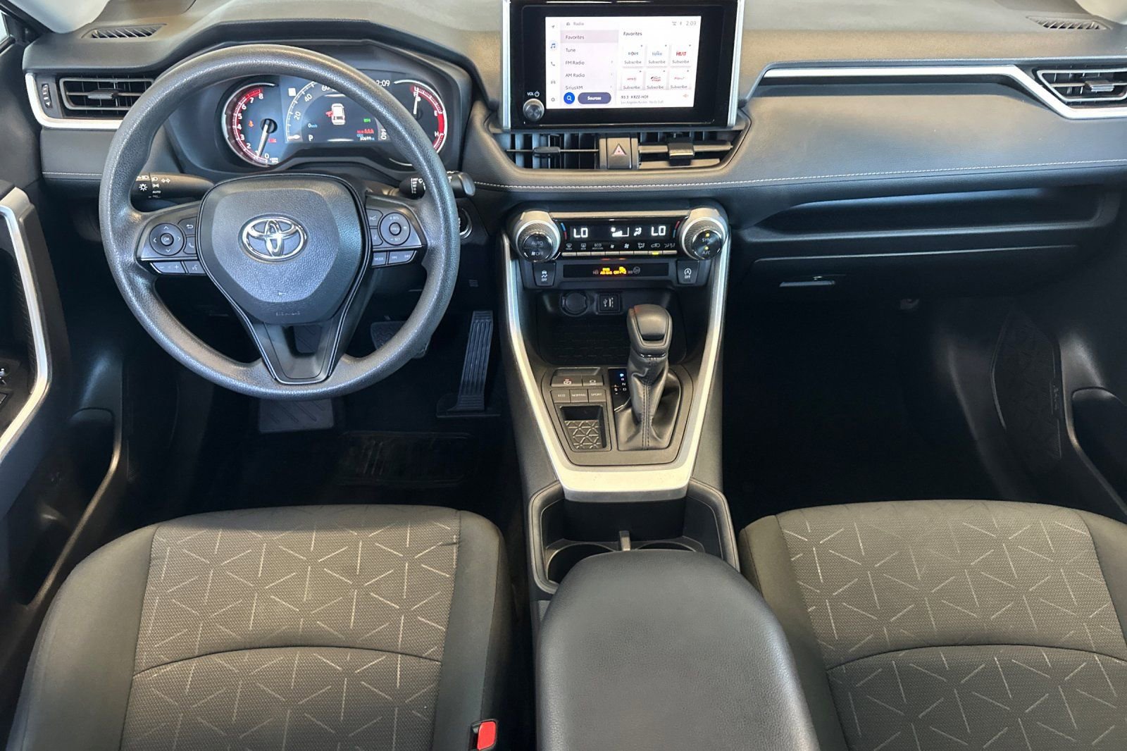 Used 2025 Toyota RAV4 XLE image 14