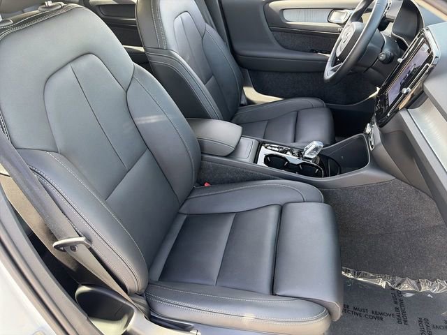 Certified 2025 Volvo XC40 B5 Plus w/ Climate Package AWD/4WD image 12