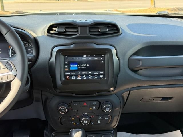 Used 2021 Jeep Renegade Latitude AWD/4WD image 14