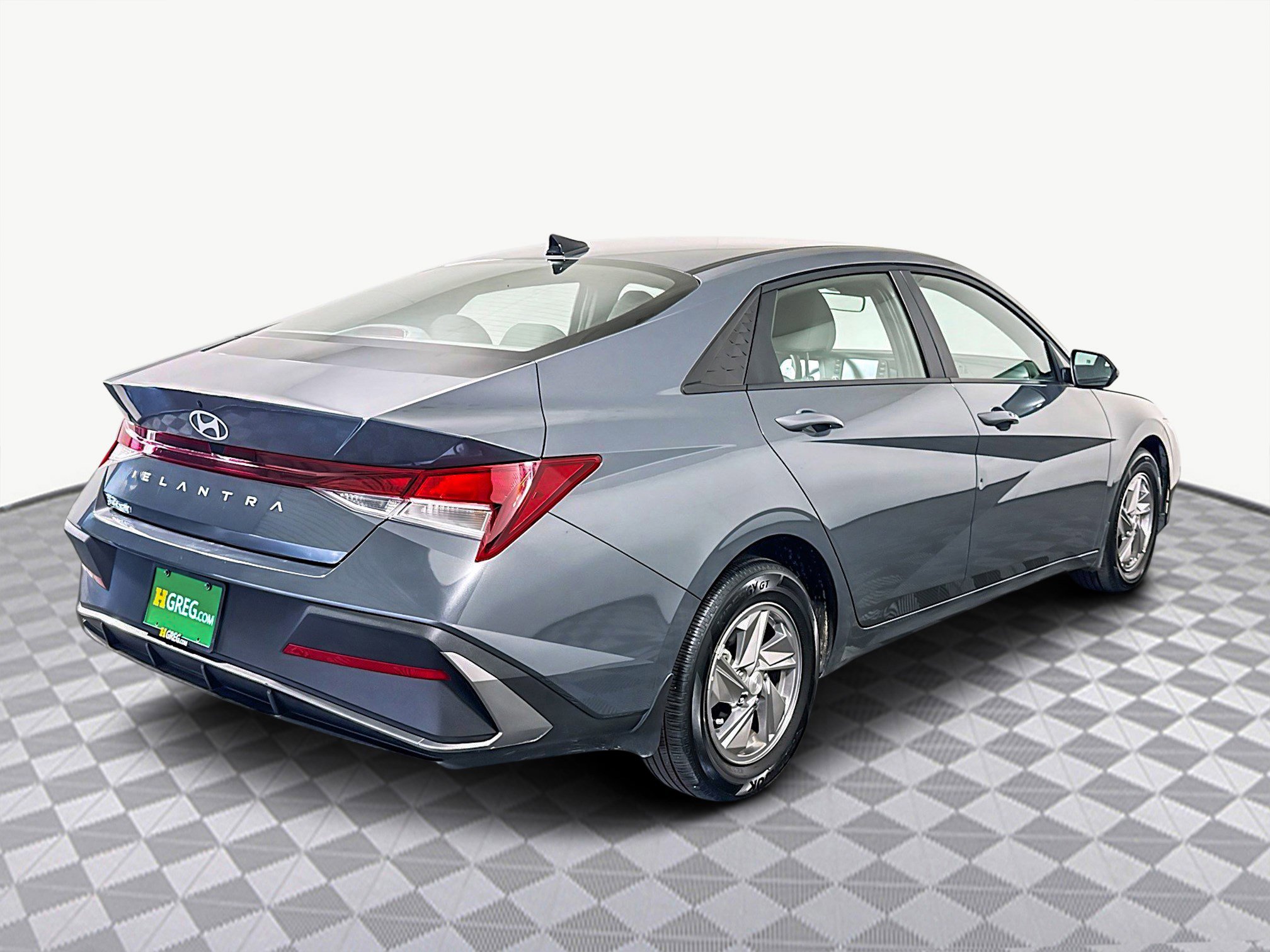 Used 2025 Hyundai Elantra SE image 10