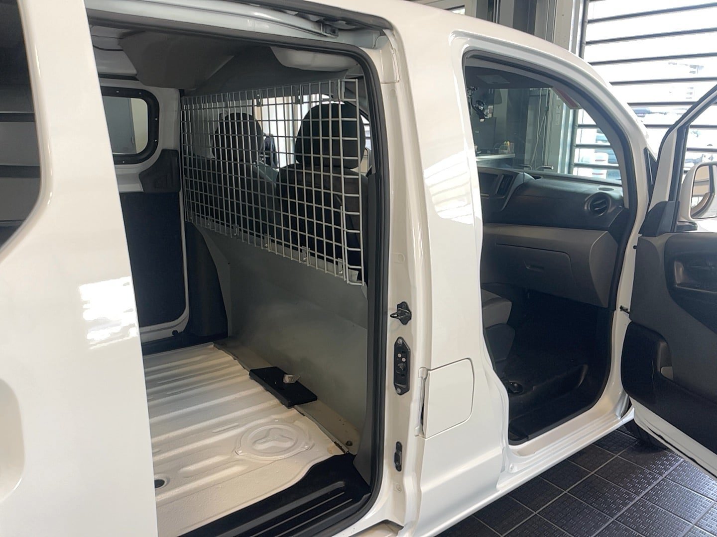 Used 2021 Nissan NV200 SV w/ Sliding Door Glass Package FWD image 9