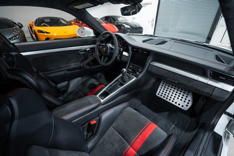 Used 2018 Porsche 911 GT3 RWD image 30