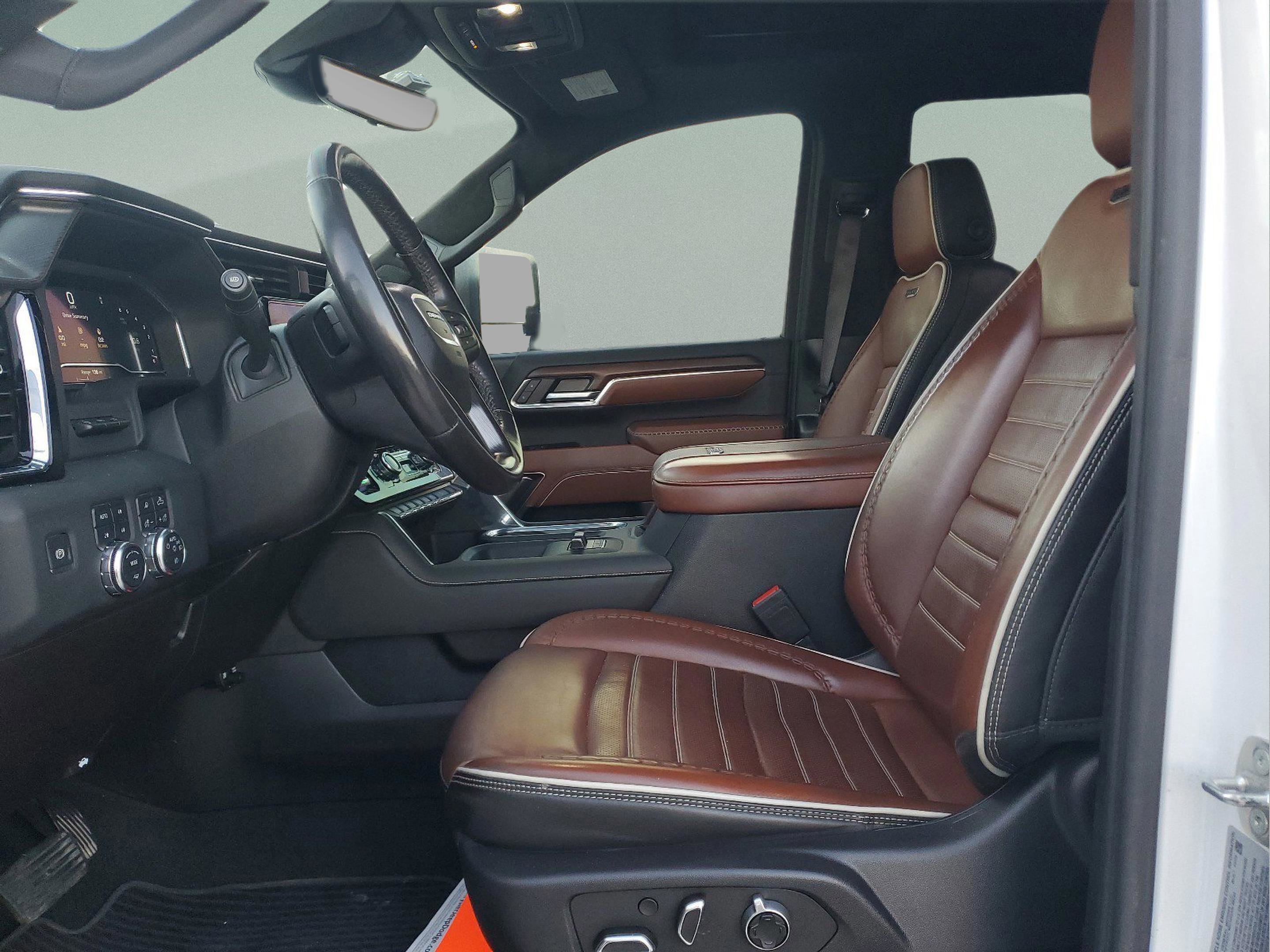 Used 2024 GMC Sierra 3500 Denali Ultimate image 14