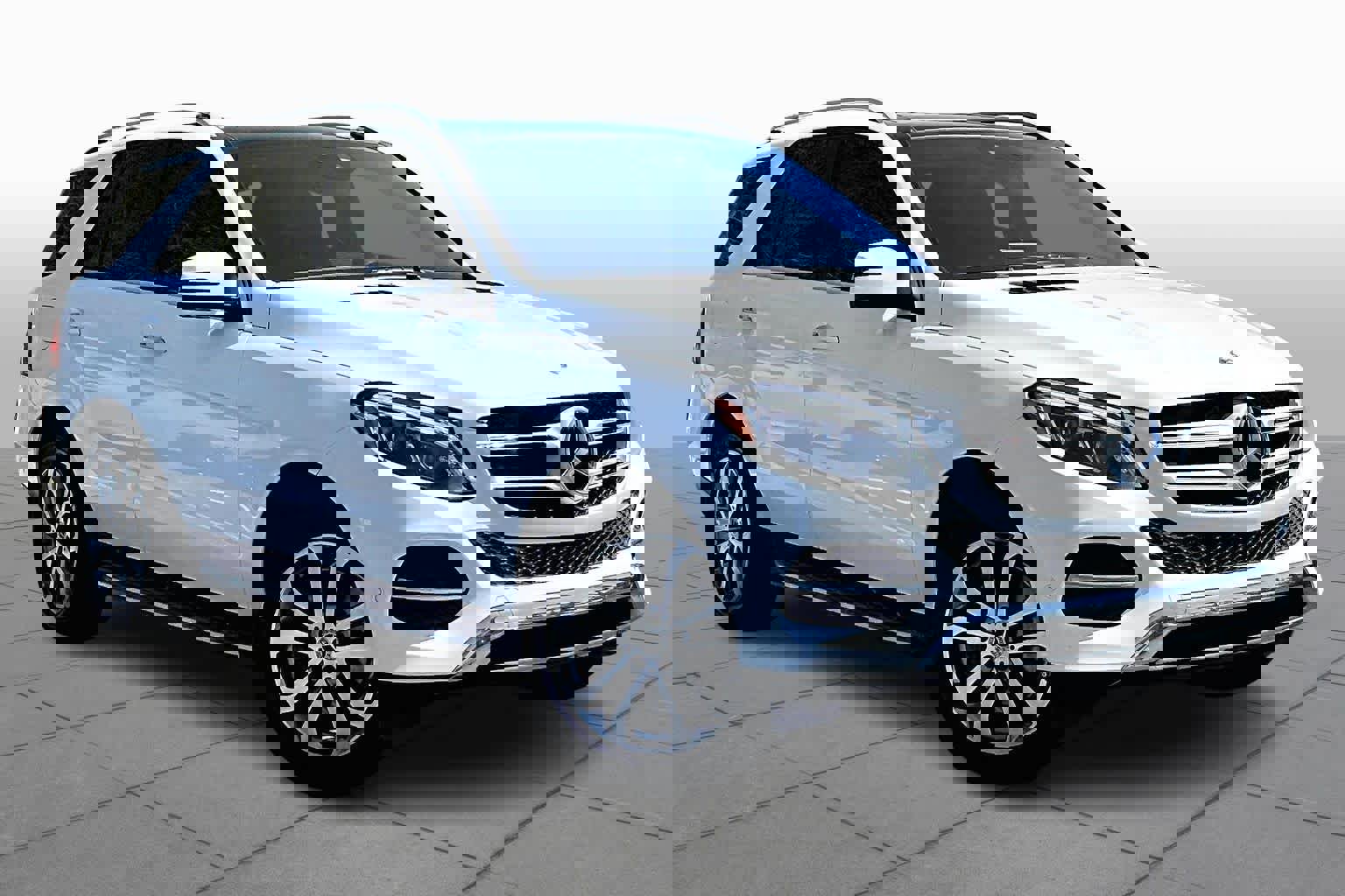 Used 2019 Mercedes-Benz GLE 400 4MATIC image 3