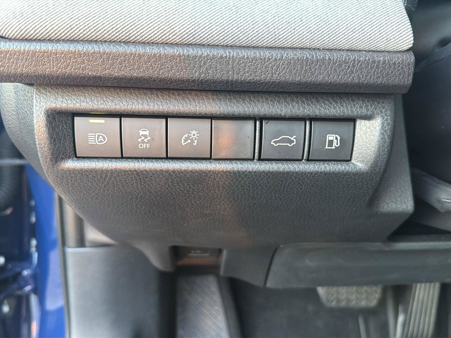 Used 2025 Toyota Camry LE w/ Convenience Package FWD image 19