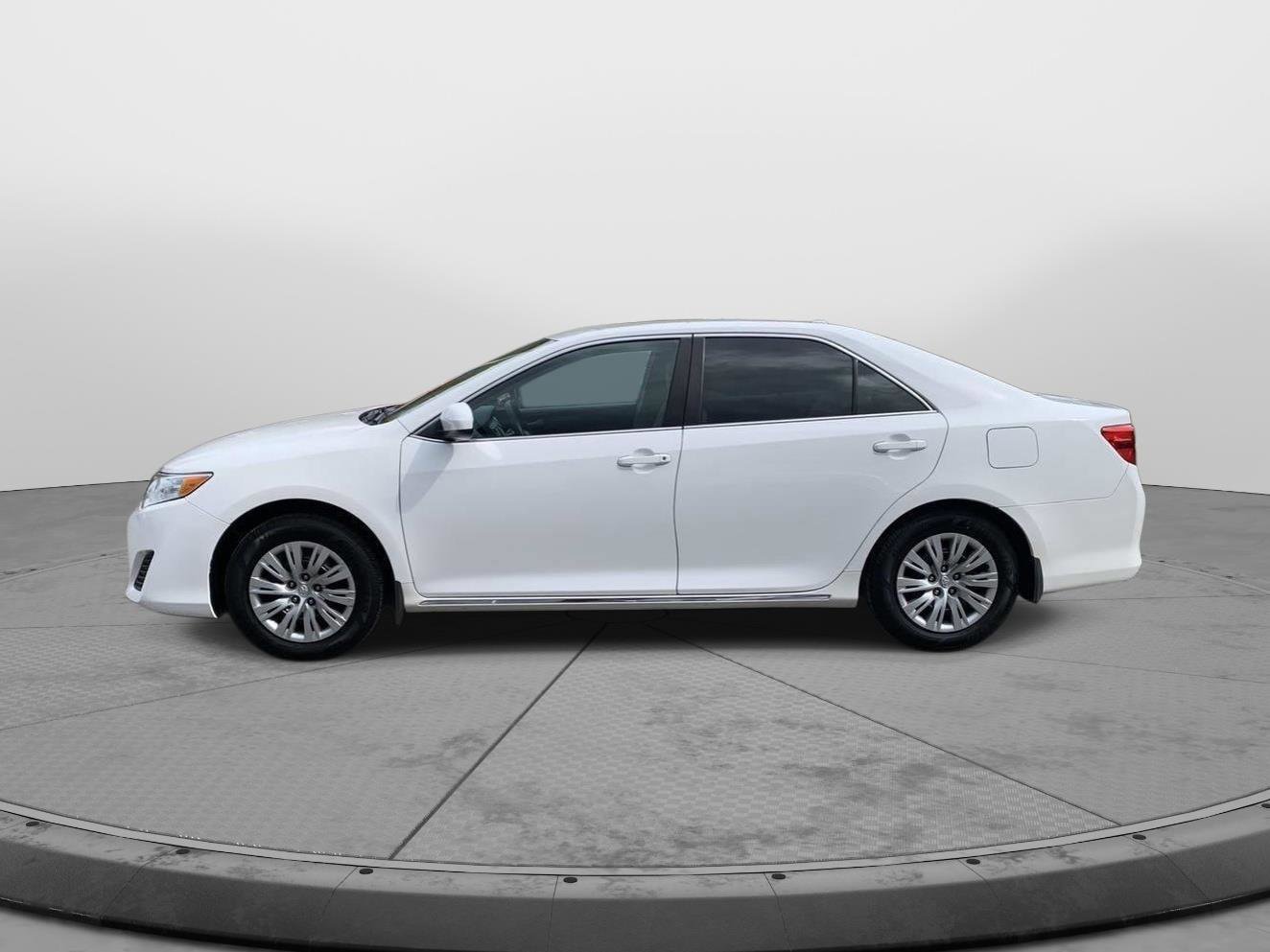 Used 2014 Toyota Camry LE FWD image 6