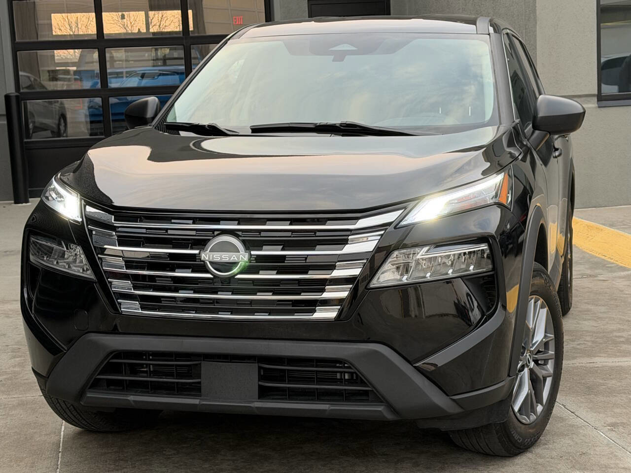 Used 2024 Nissan Rogue S image 3