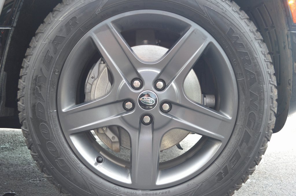 Used 2024 Land Rover Defender 90 X-Dynamic SE image 12