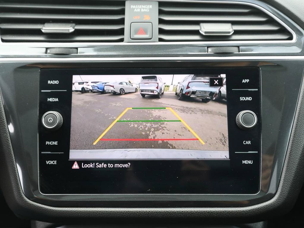 Used 2022 Volkswagen Tiguan SE AWD/4WD image 18