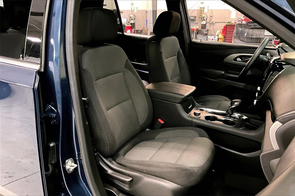 Used 2023 Chevrolet Traverse LT image 6