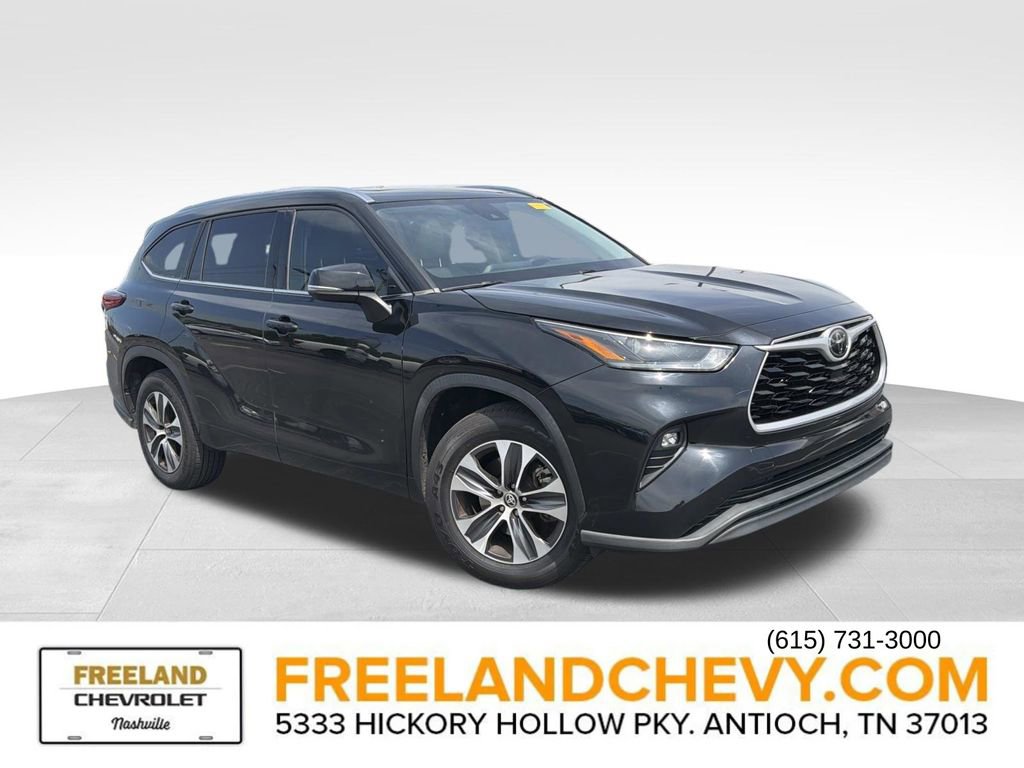 Used 2021 Toyota Highlander XLE FWD image 1