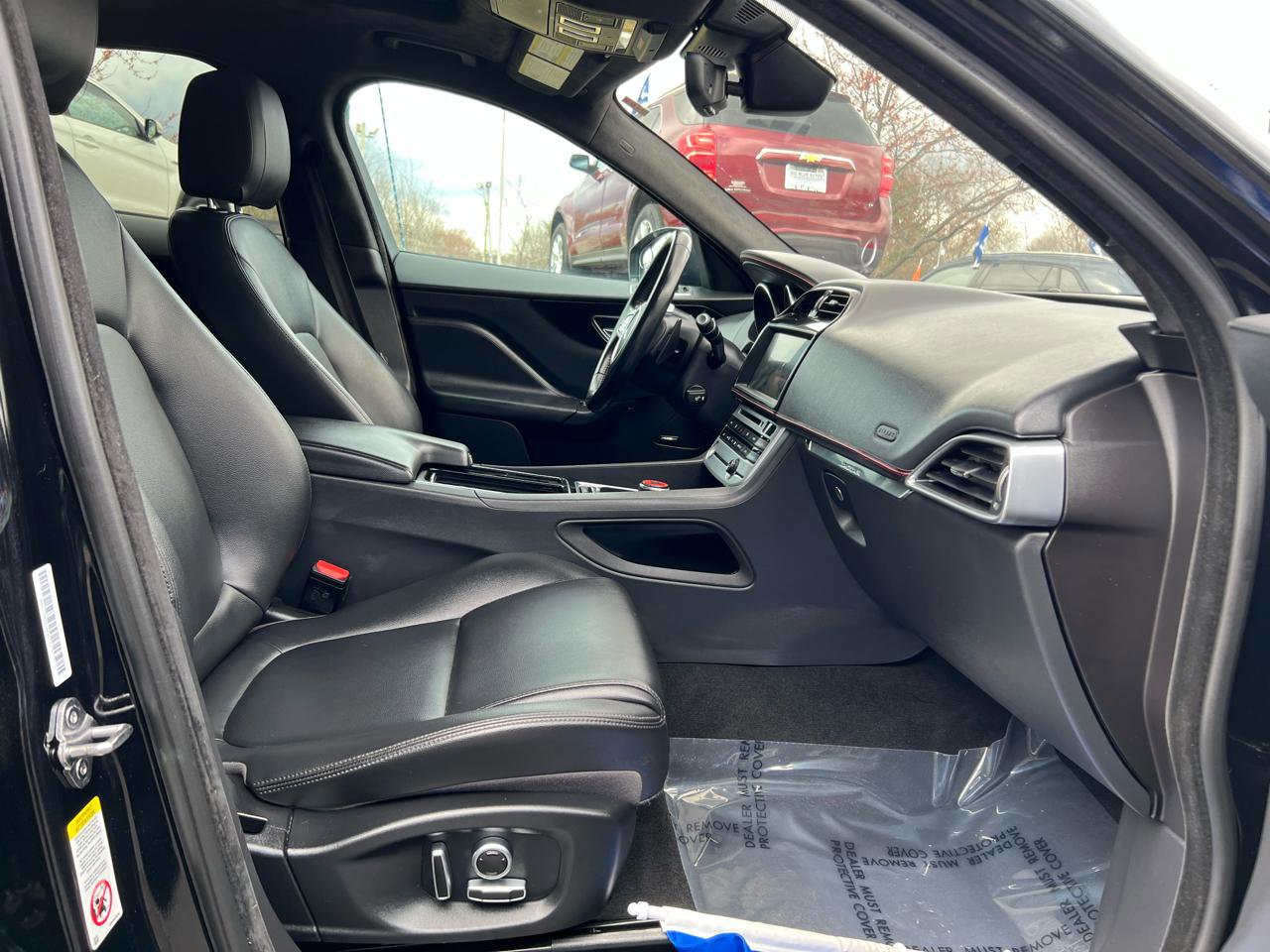 Used 2020 Jaguar F-PACE Premium image 16