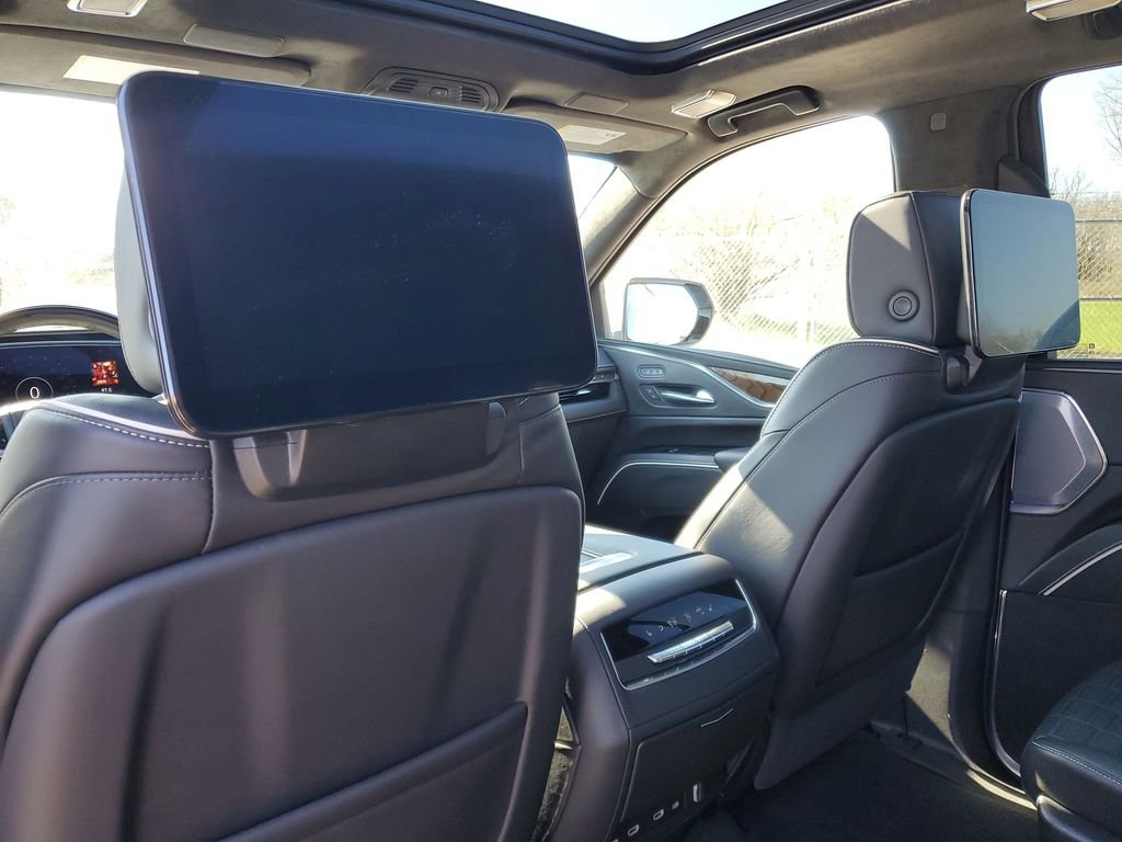 Used 2023 Cadillac Escalade Sport Platinum w/ Heavy-Duty Trailer Package image 28