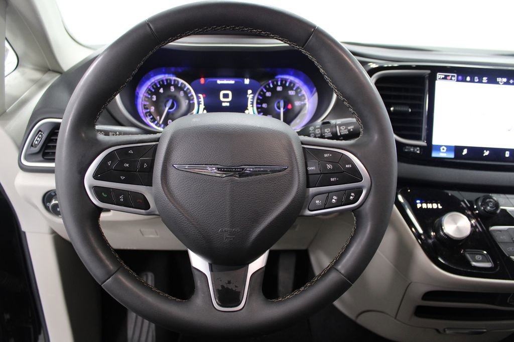 Used 2024 Chrysler Pacifica Touring-L image 12
