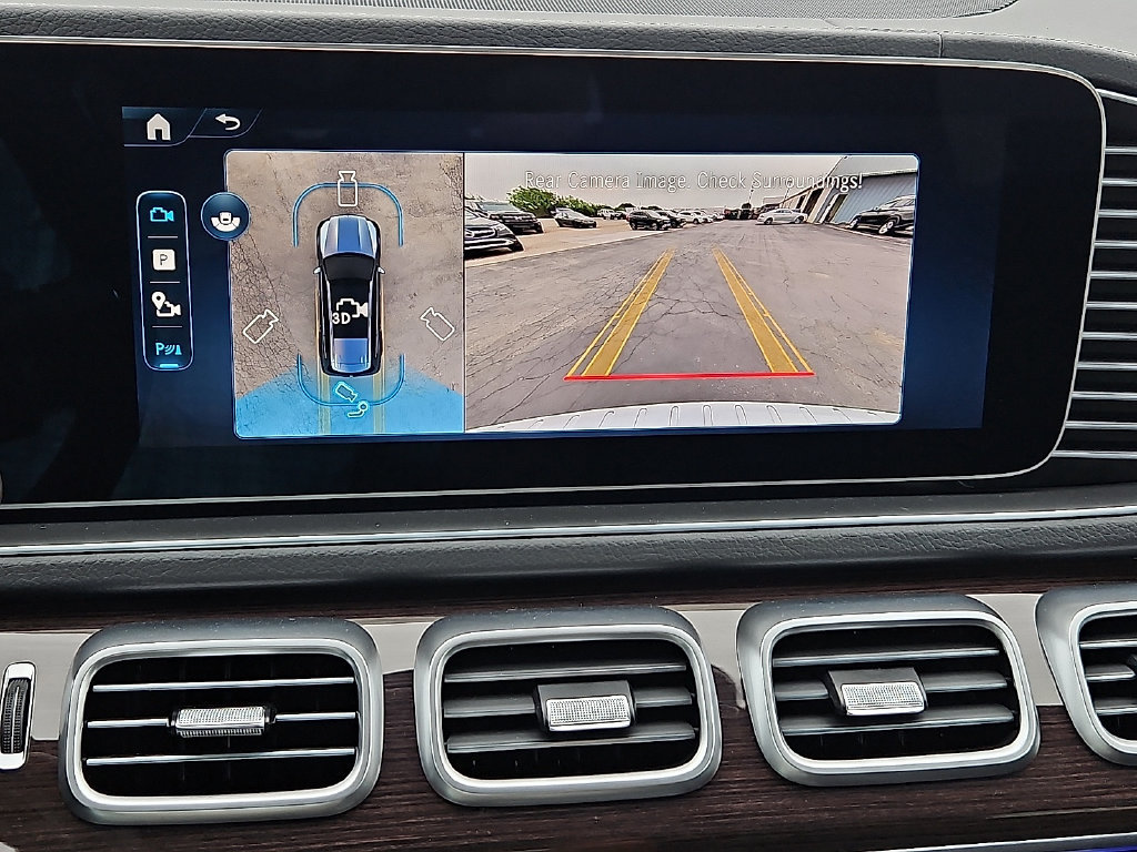 Used 2025 Mercedes-Benz GLS 450 4MATIC image 24