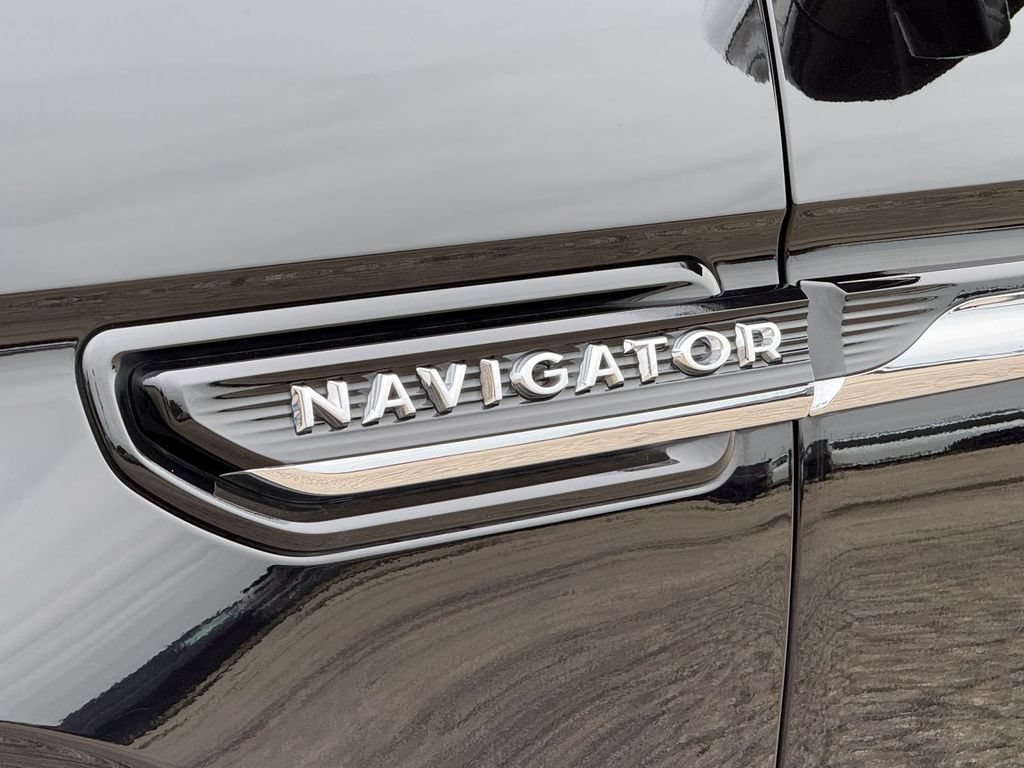 Certified 2024 Lincoln Navigator Black Label AWD/4WD image 10