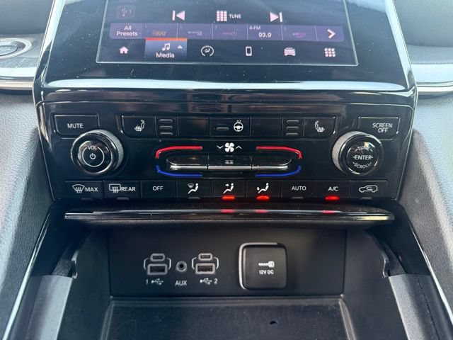 Used 2023 Jeep Grand Cherokee Altitude AWD/4WD image 11