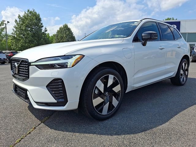 Used 2024 Volvo XC60 T8 Plus w/ Protection Package Premier AWD/4WD image 3