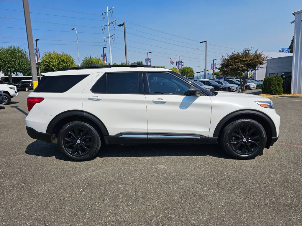 Used 2020 Ford Explorer XLT w/ Equipment Group 202A AWD/4WD image 4