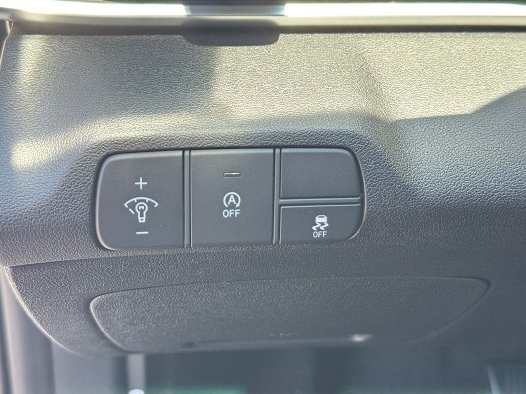 New 2026 Hyundai Elantra SE FWD image 17