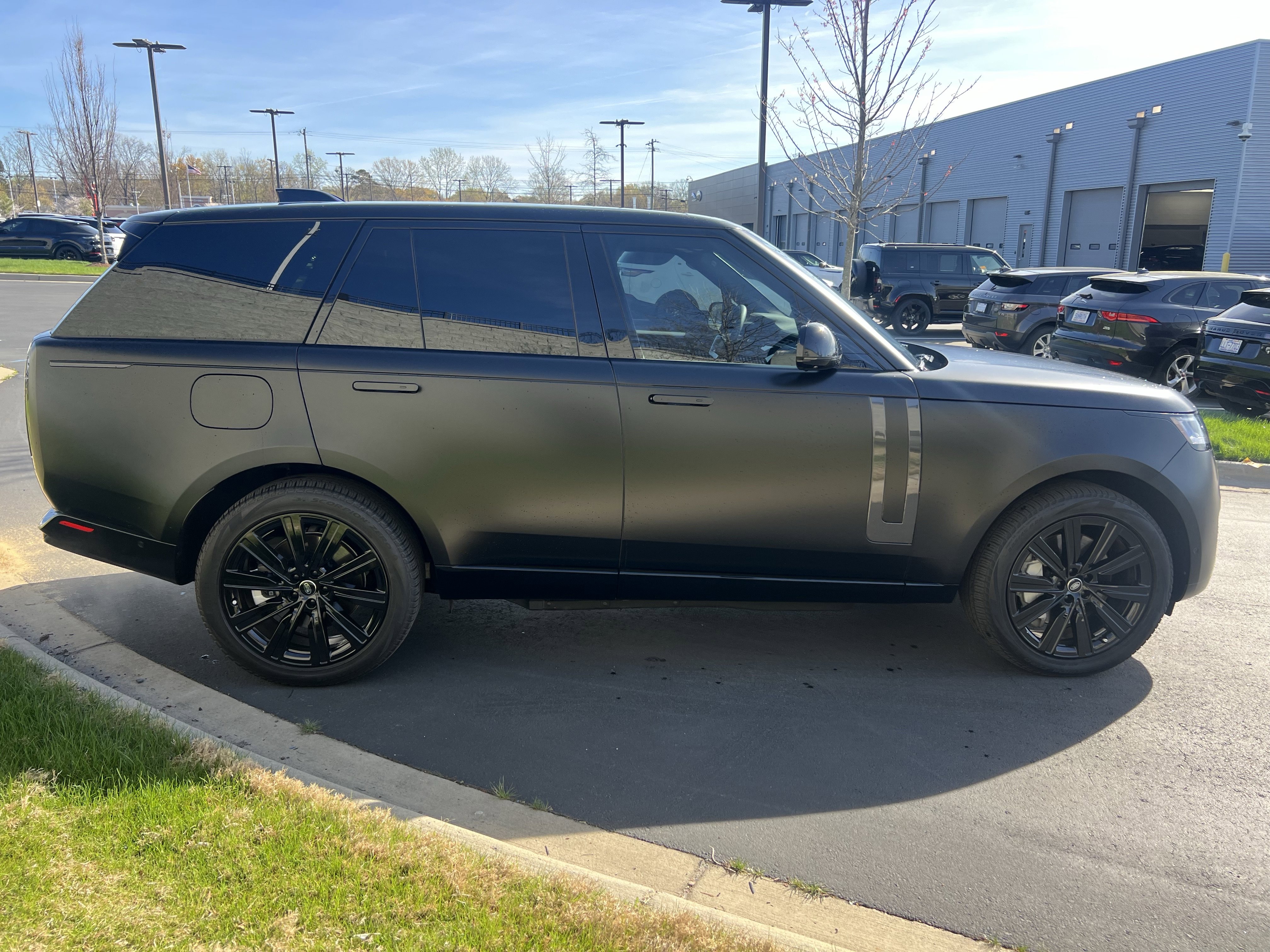 Used 2025 Land Rover Range Rover SE image 8