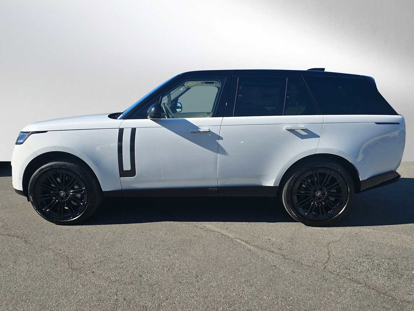New 2025 Land Rover Range Rover SE image 4