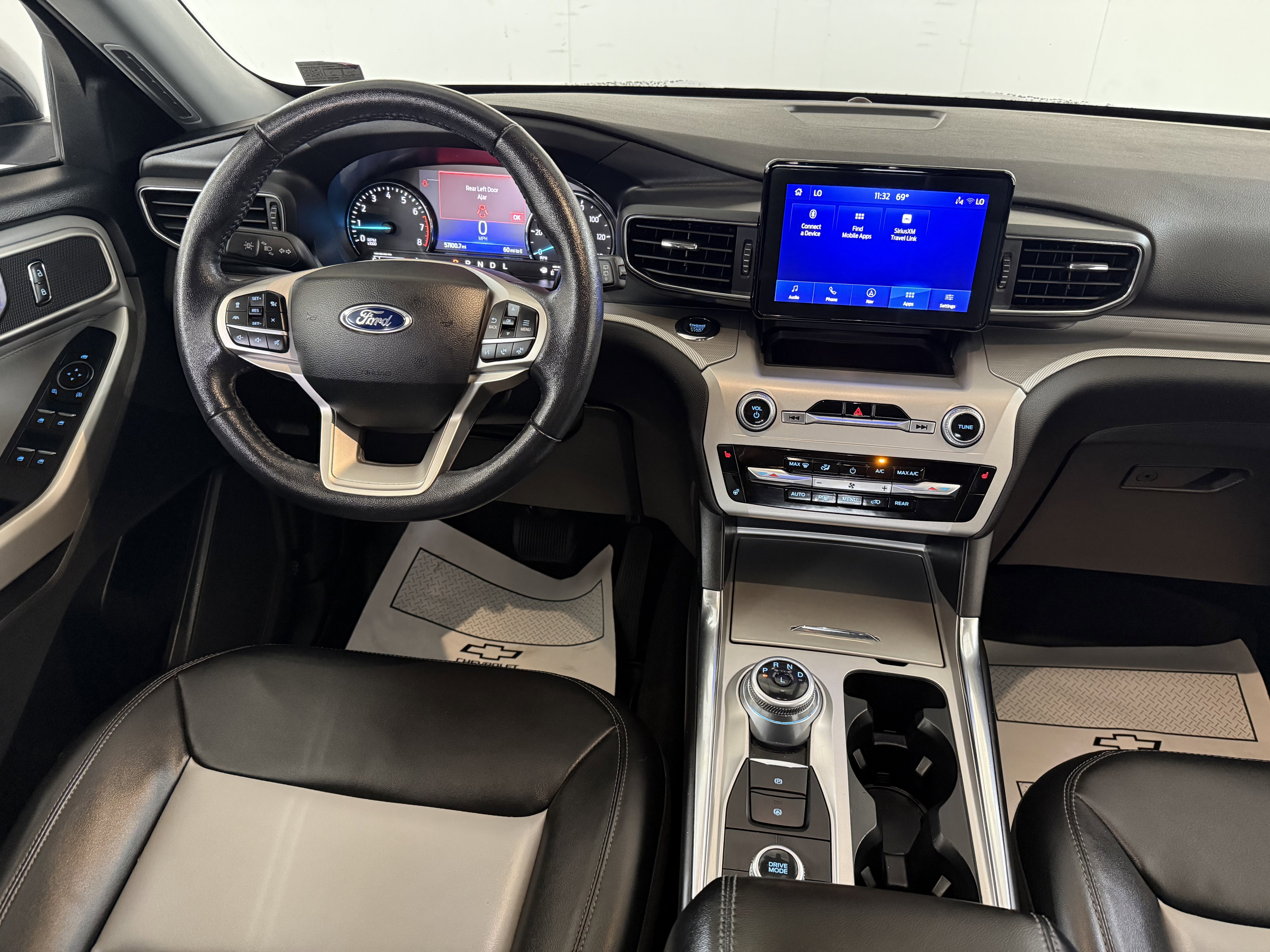 Used 2022 Ford Explorer XLT w/ Equipment Group 202A image 17