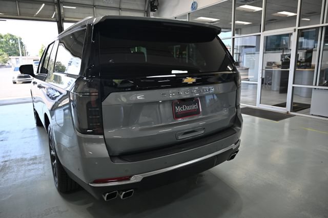 Used 2025 Chevrolet Suburban High Country AWD/4WD image 6