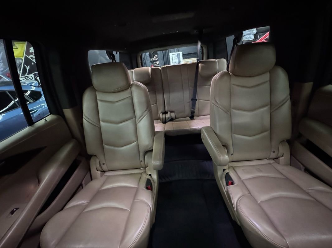 Used 2019 Cadillac Escalade ESV Platinum image 37