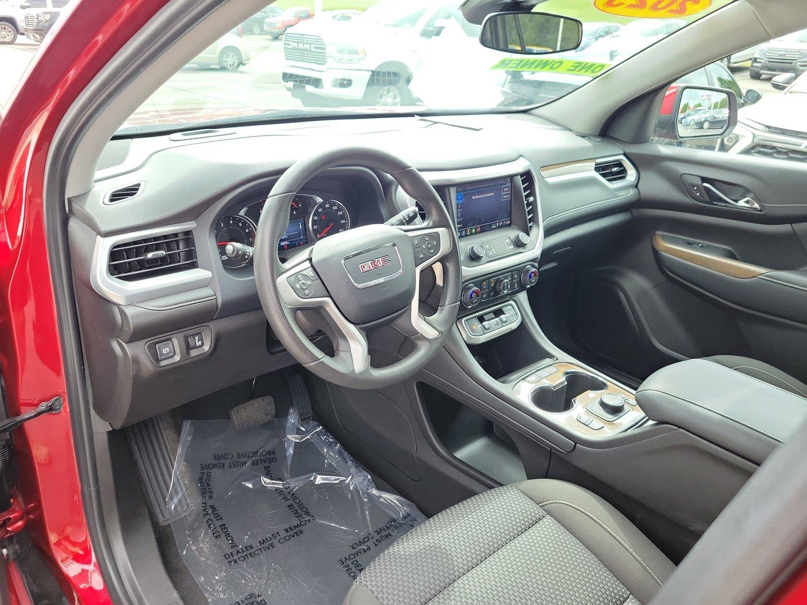 Used 2023 GMC Acadia SLE w/ Driver Convenience Package FWD image 18