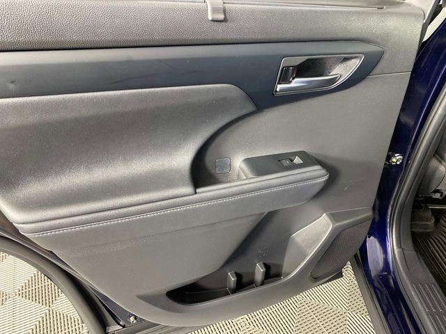 Used 2024 Toyota Highlander XLE AWD/4WD image 27