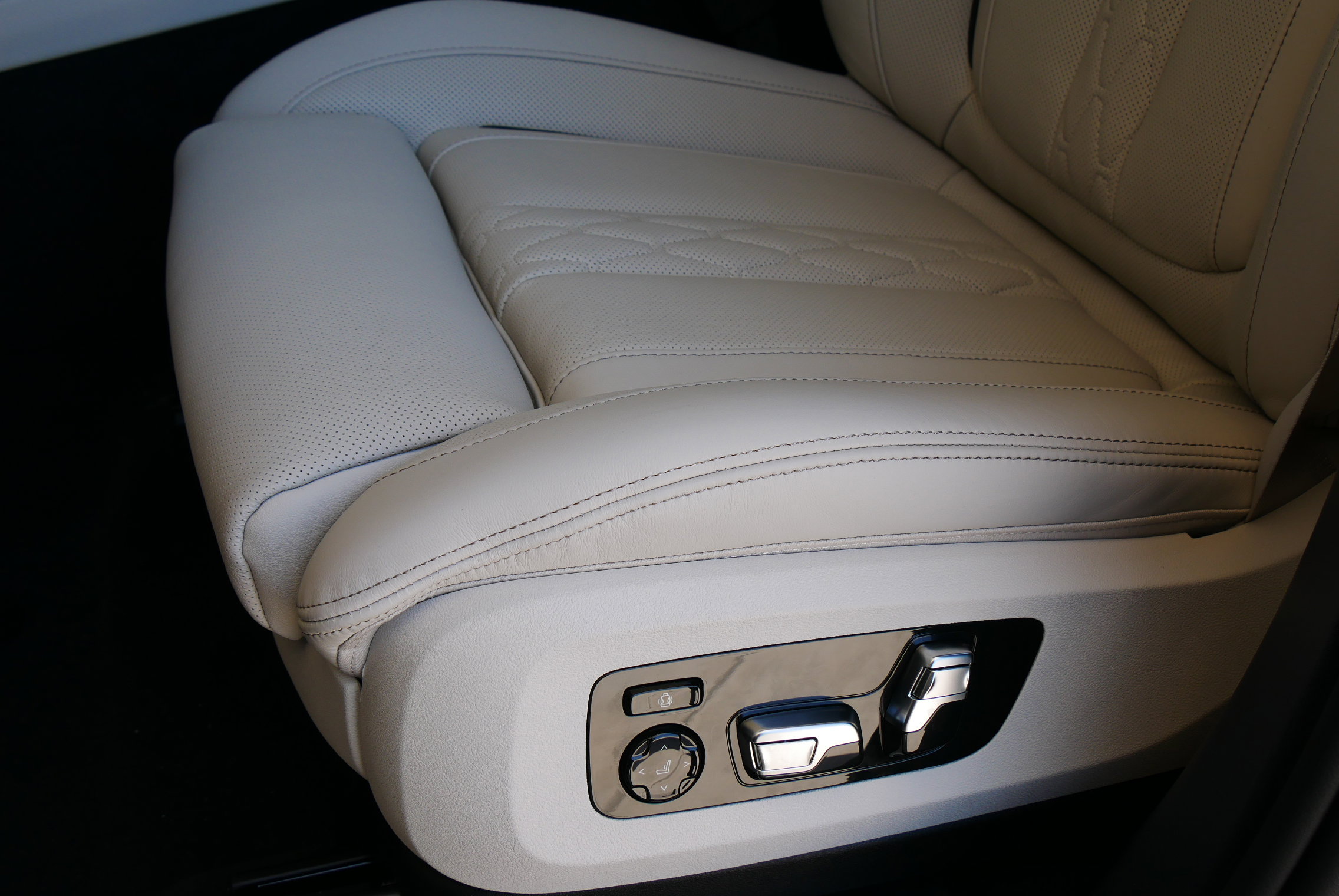 New 2026 BMW X7 M60i image 29