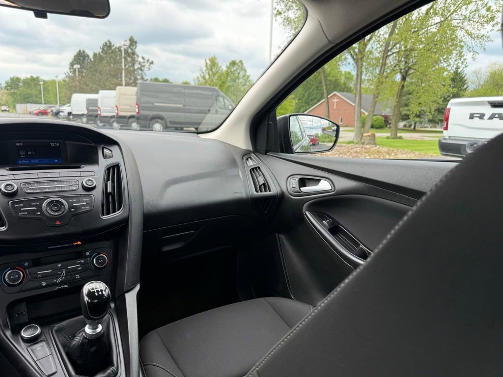 Used 2017 Ford Focus SE FWD image 32